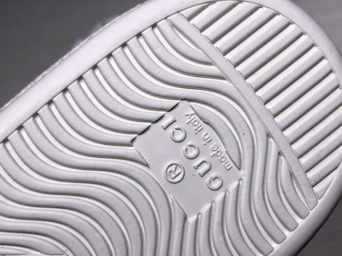 gucc ace embroidered low-top sneaker