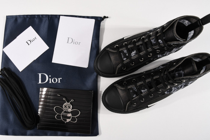 d10r b23 homme kaws high top sneaker