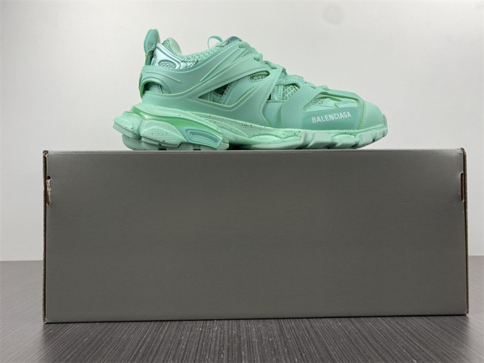 blcg track trainer green 542436 w3fe3 3800
