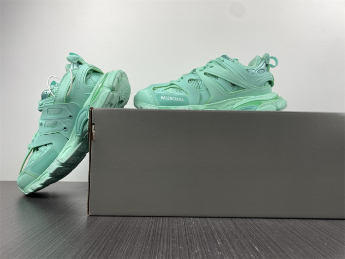 blcg track trainer green 542436 w3fe3 3800