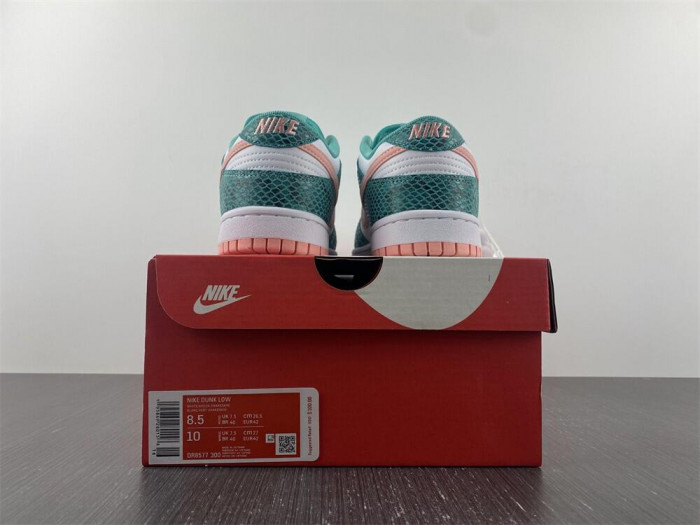 nike dunk low snakeskin dr8577-300