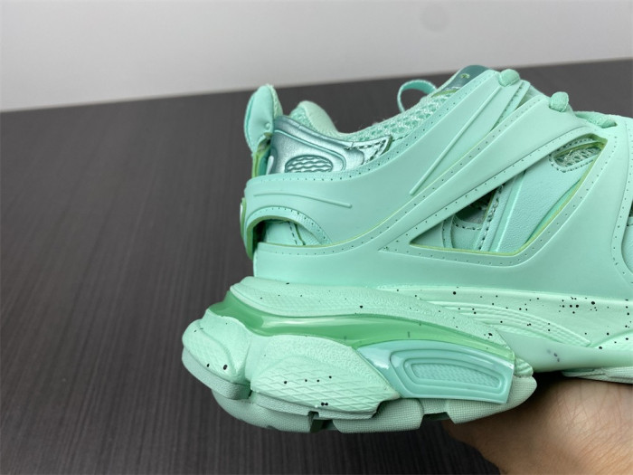 blcg track trainer green 542436 w3fe3 3800