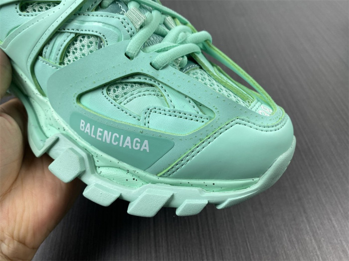 blcg track trainer green 542436 w3fe3 3800