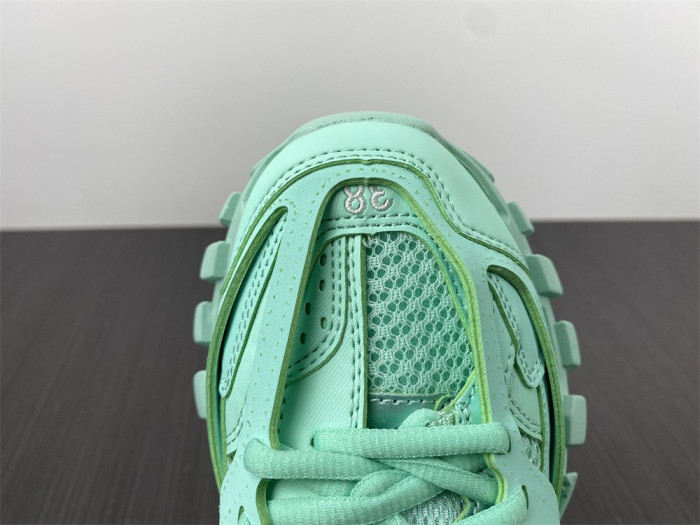 blcg track trainer green 542436 w3fe3 3800