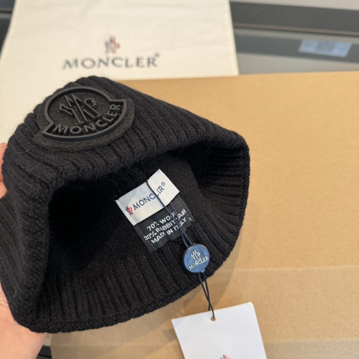 M0nc1er HAT0229-0526