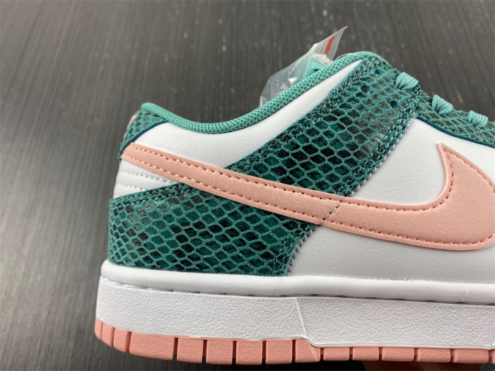 nike dunk low snakeskin dr8577-300