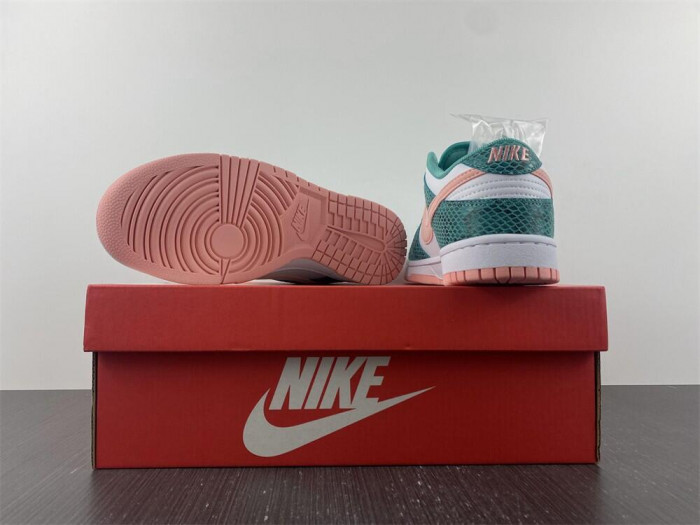 nike dunk low snakeskin dr8577-300