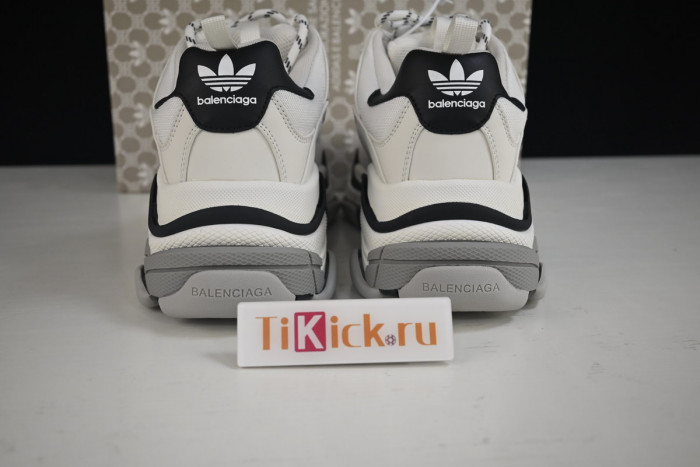 blcg sneaker triple.s sneakers n678uyi65