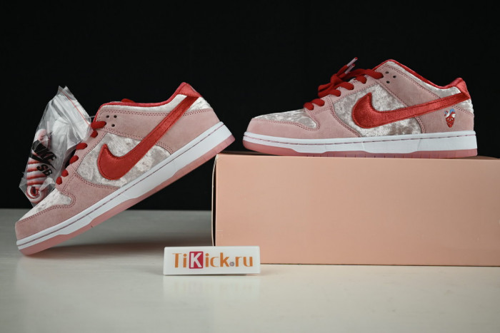 strangelove nike sb dunk low ct2552-800