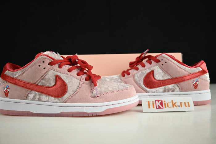 strangelove nike sb dunk low ct2552-800