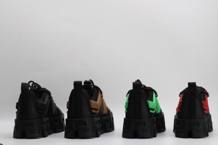 vers sneakers