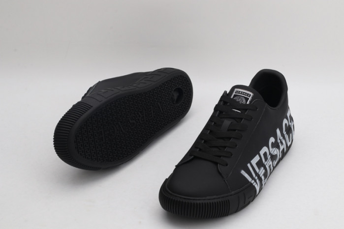 vers sneakers