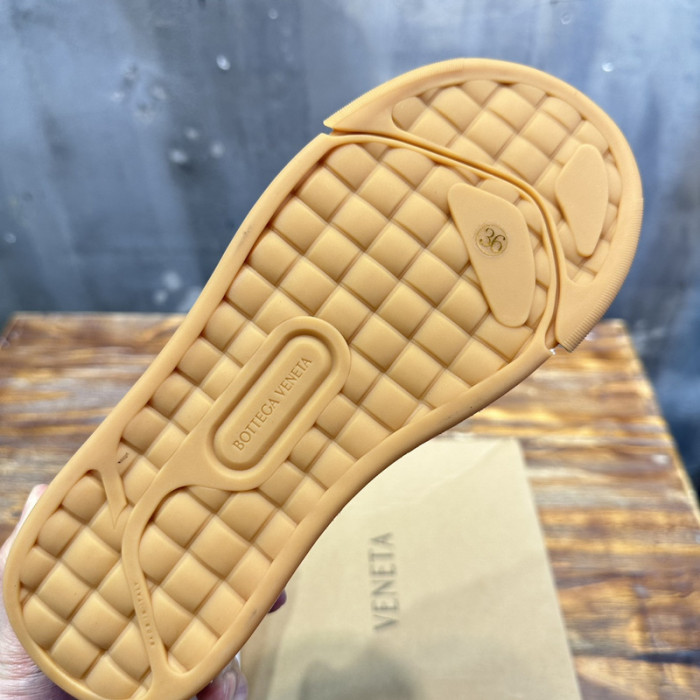 B0tt*ga Ven*ta SNEAKER