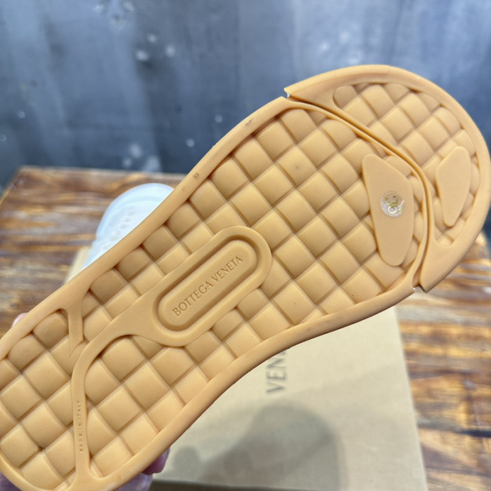 B0tt*ga Ven*ta SNEAKER