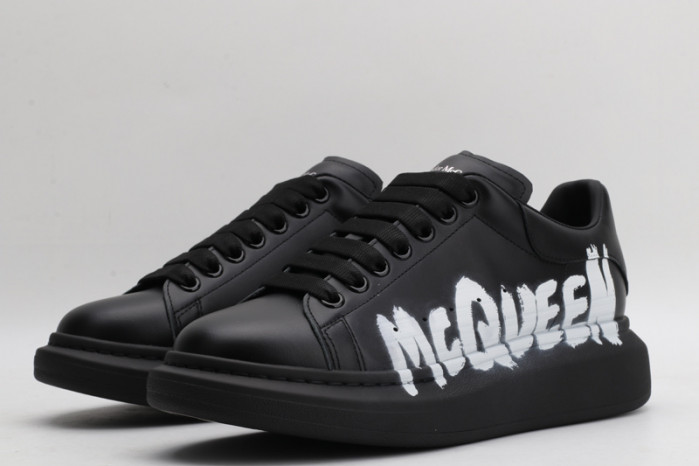 A1exa*der Mcqv*en SNEAKERS