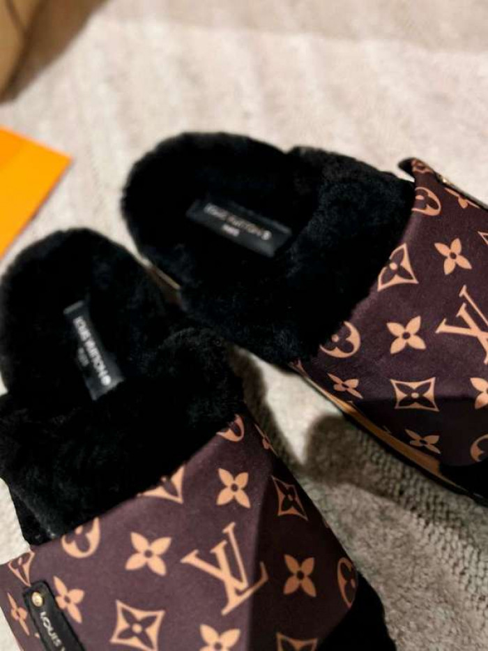 1*V SLIPPERS 11V0107-017
