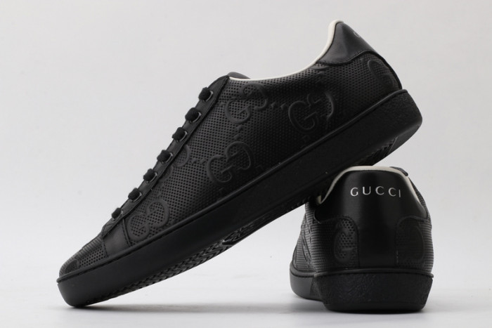 gucc ace embroidered low-top sneaker 431942a38g09065