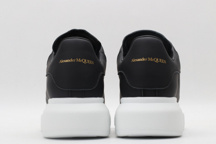 A1exa*der Mcqv*en SNEAKERS