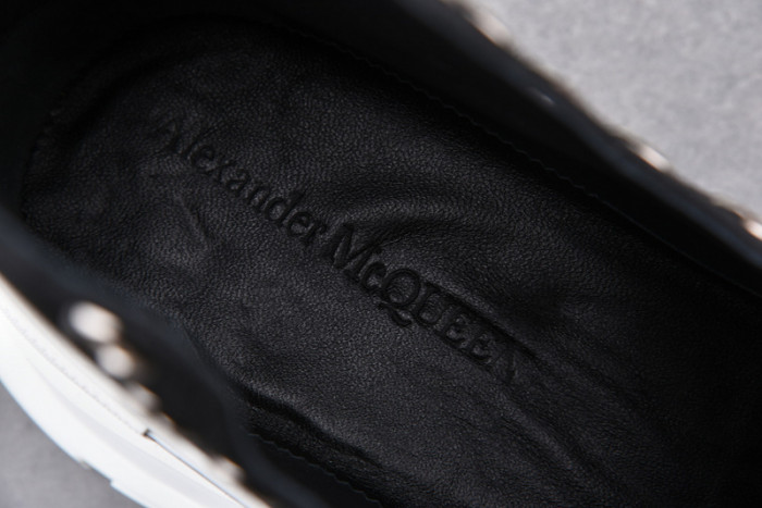 A1exa*der Mcqv*en SNEAKERS