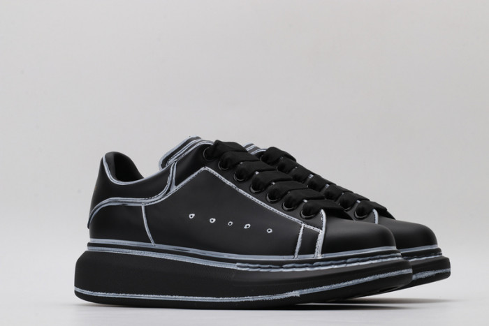 A1exa*der Mcqv*en SNEAKERS