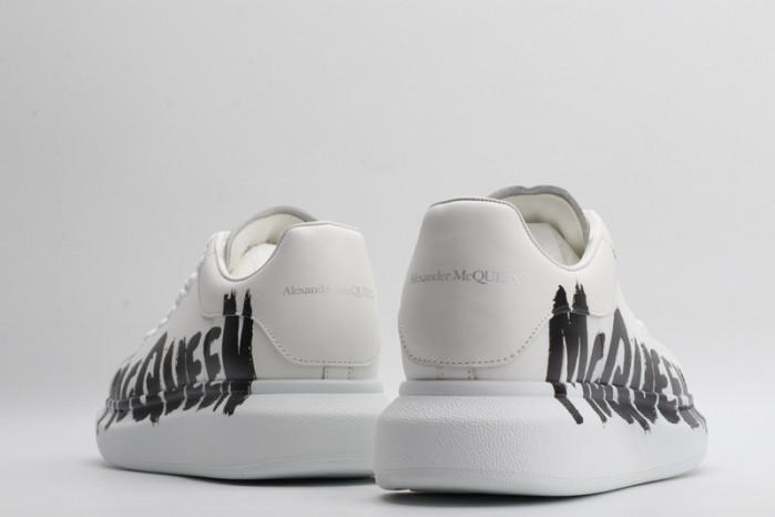 A1exa*der Mcqv*en SNEAKERS