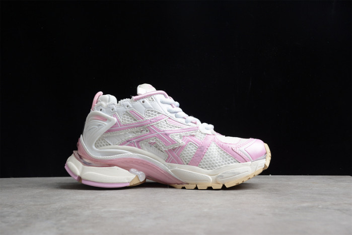 blcg runner sneaker 677402-w3rb3-9059