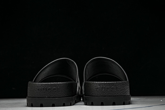 Gv*c SLIPPERS GU568-131