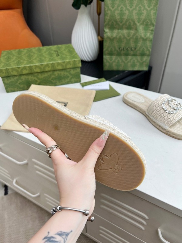 Gv*c SLIPPERS GU568-124