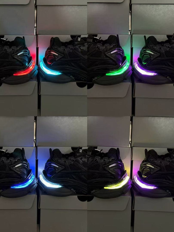 BLCG RUNNER SNEAKER LED 853225-WRNLD1000