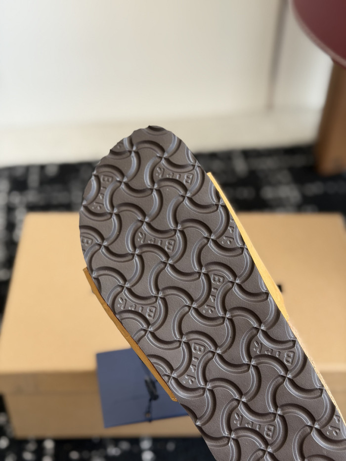 1*V SLIPPERS 11V0107-135