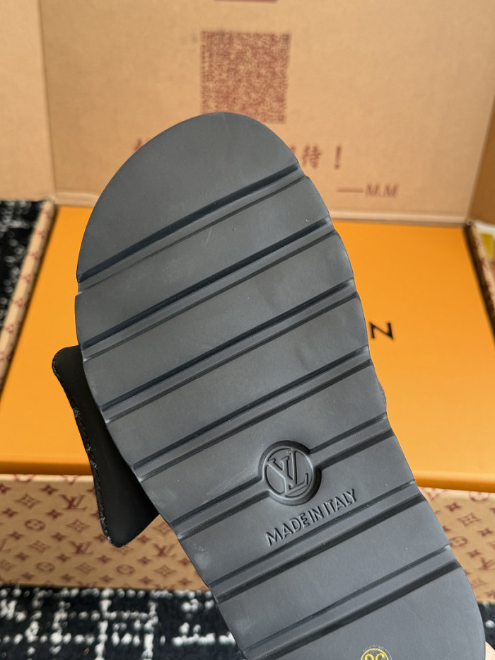 1*V SLIPPERS 11V0107-152