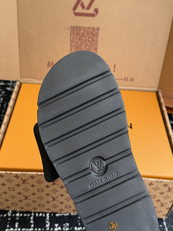 1*V SLIPPERS 11V0107-153
