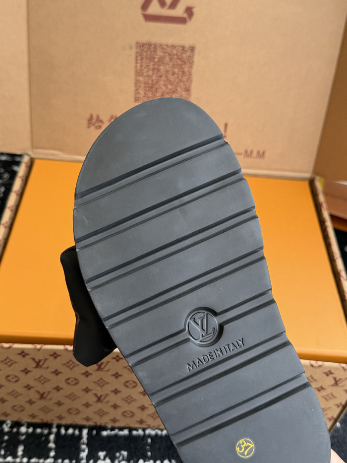 1*V SLIPPERS 11V0107-154