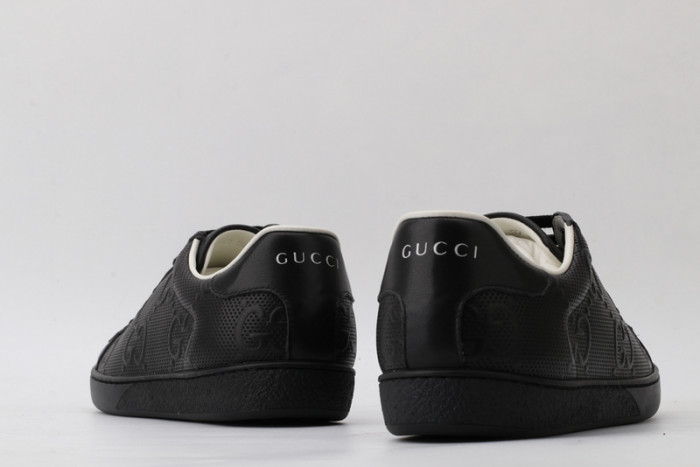 gucc ace embroidered low-top sneaker 431942a38g09065