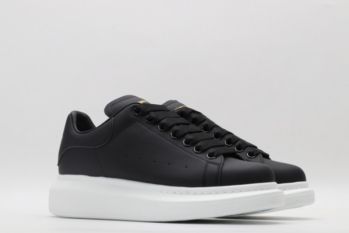 A1exa*der Mcqv*en SNEAKERS