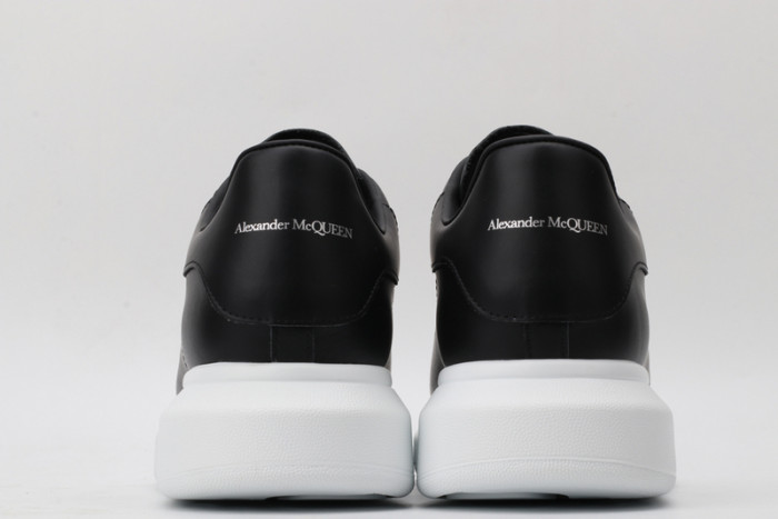 A1exa*der Mcqv*en SNEAKERS