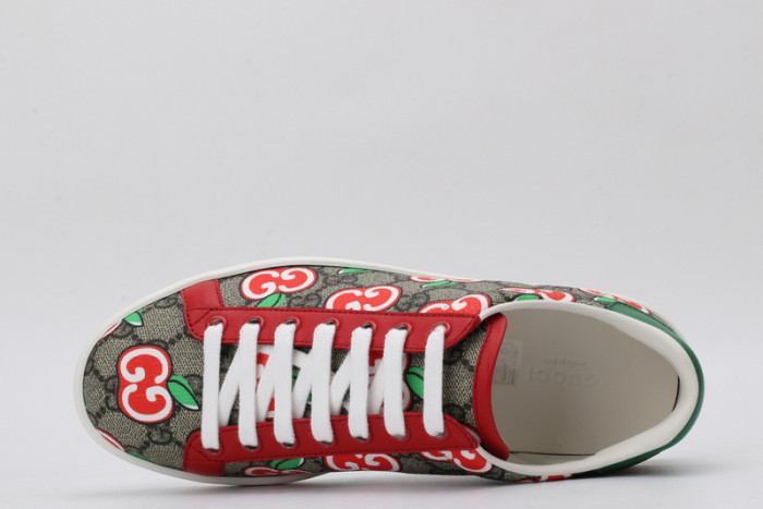 gucc ace embroidered low-top sneaker