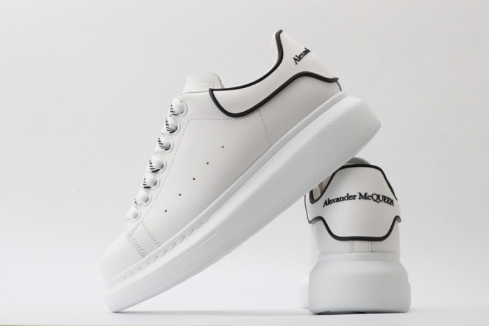 A1exa*der Mcqv*en SNEAKERS