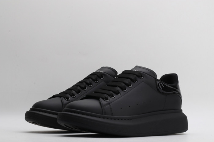 A1exa*der Mcqv*en SNEAKERS