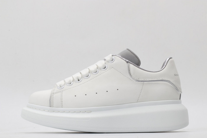 A1exa*der Mcqv*en SNEAKERS with LED MC5563-060