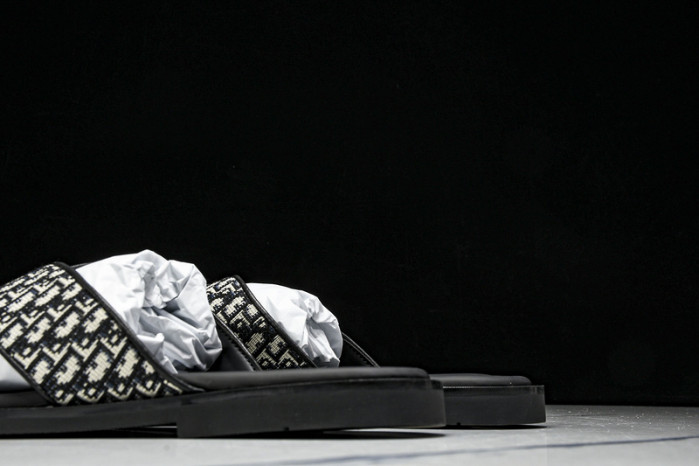 D10r SLIPPERS DS258-070