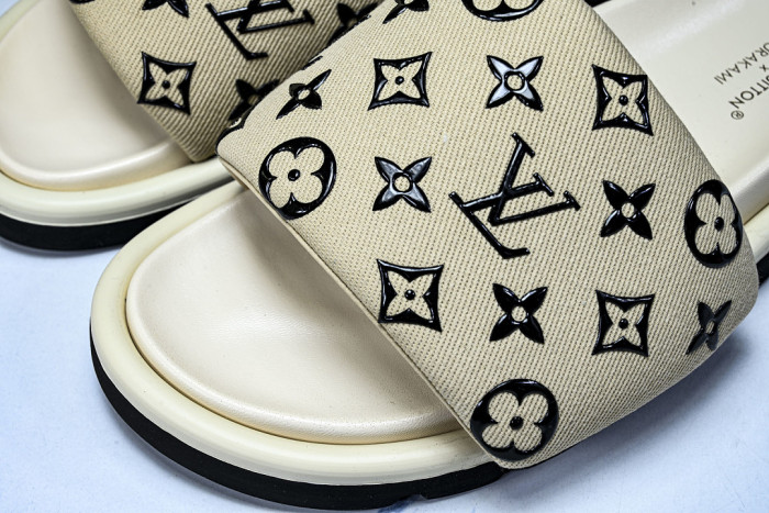 1*V SLIPPERS 11V0107-126