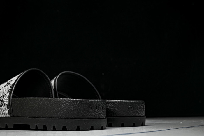 Gv*c SLIPPERS GU568-131