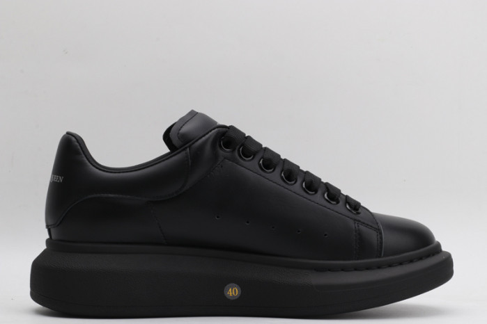 A1exa*der Mcqv*en SNEAKERS