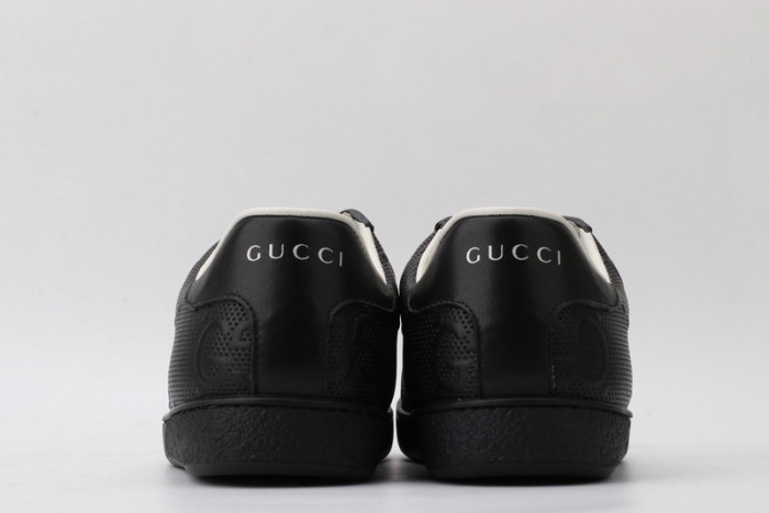 gucc ace embroidered low-top sneaker 431942a38g09065