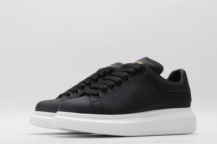 A1exa*der Mcqv*en SNEAKERS