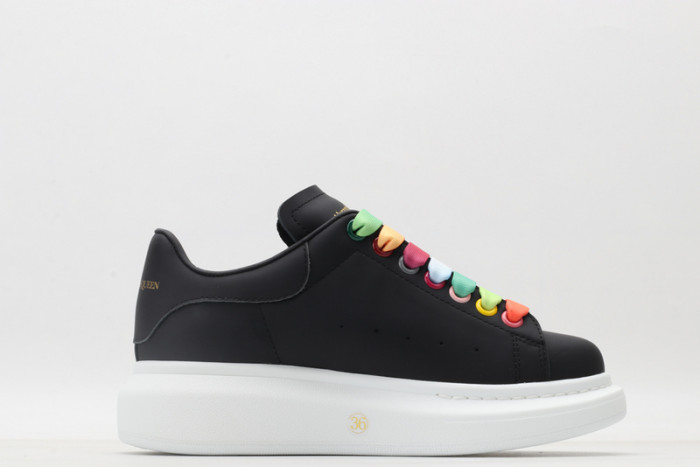 A1exa*der Mcqv*en SNEAKERS