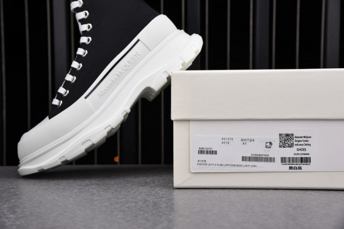 A1exa*der Mcqv*en SNEAKERS