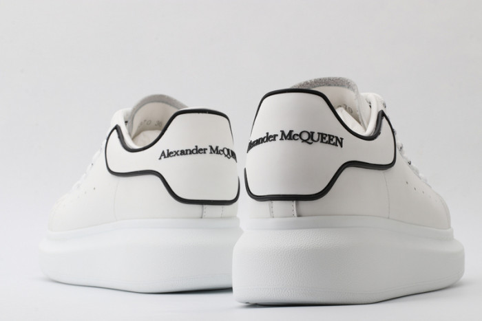 A1exa*der Mcqv*en SNEAKERS