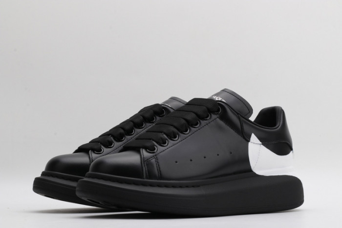 A1exa*der Mcqv*en SNEAKERS